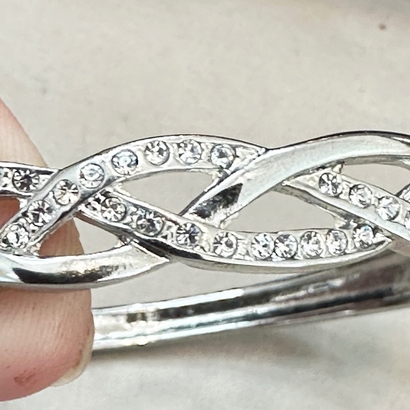 Silver Tone, Braided, Hinged Bangle Bracelet w/Clear Crystals. Vintage. - Picture 9 of 10